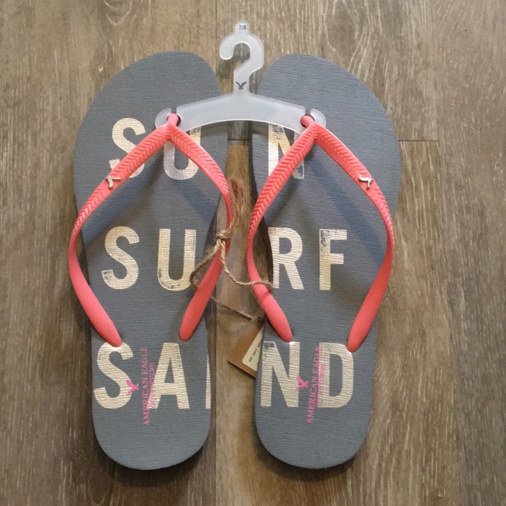 American Eagle Flip Flops